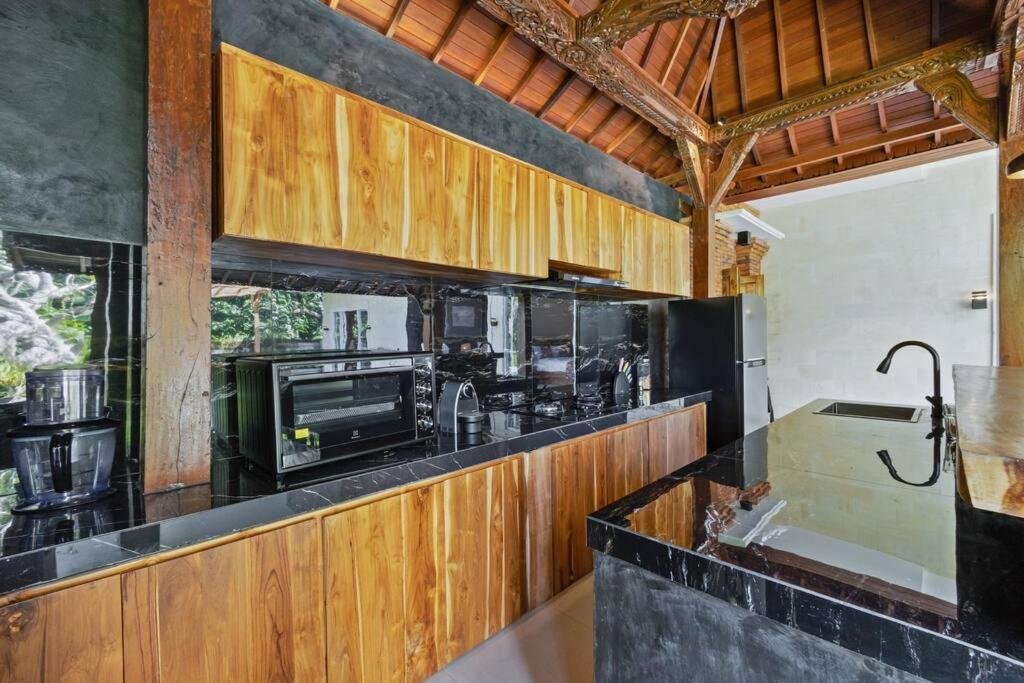New 4 Bedroom Villa Surrounded By Jungle And Ricefields อูบุด ภายนอก รูปภาพ
